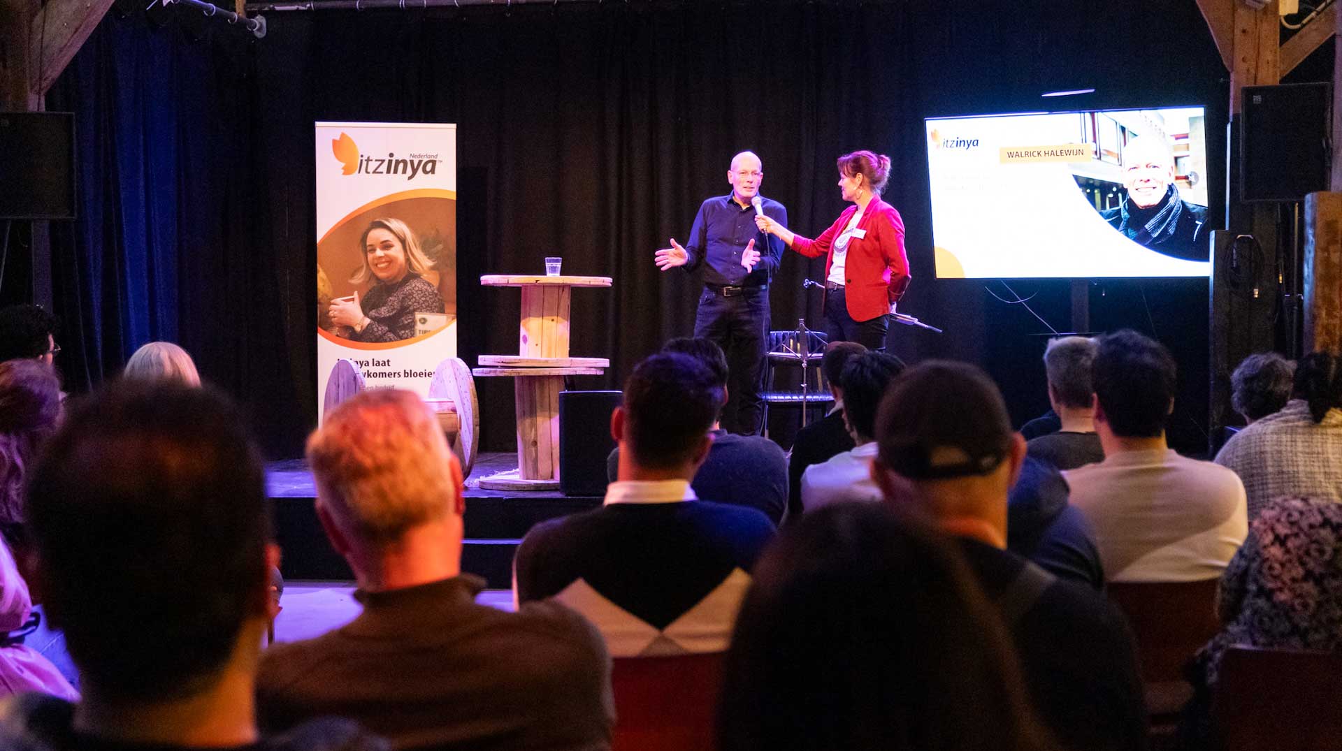 Ondernemende nieuwkomers en ondernemende Nederlanders op een event